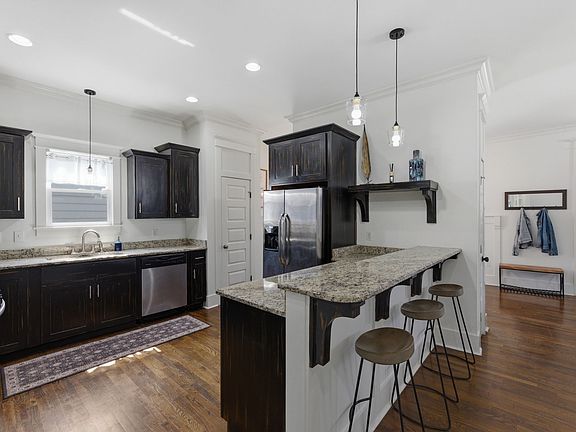 4th image of 1019 N 2nd St
