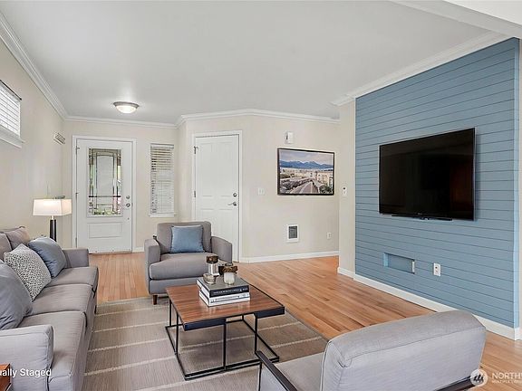 4th image of 3508 Surrey Drive NE