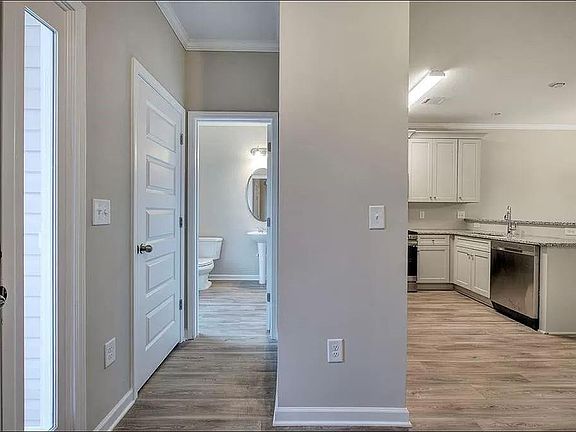 3rd image of 305 Melody Ln NE