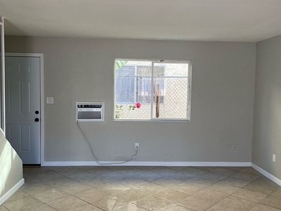 5th image of 1407 Lincoln St APT 2