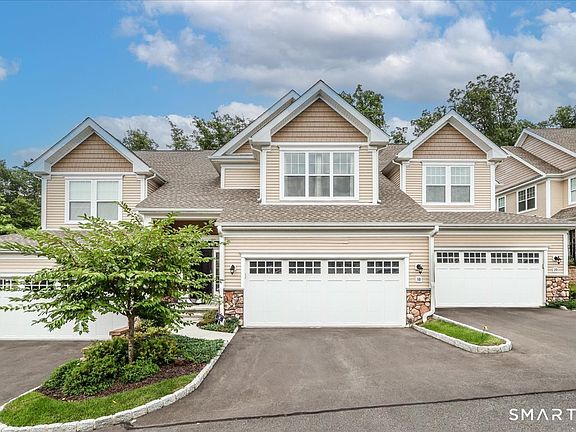 4th image of 18 Hunting Ridge Ln #18