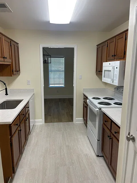 3 bed, 1350 sqft, $1,950 — Photo 2