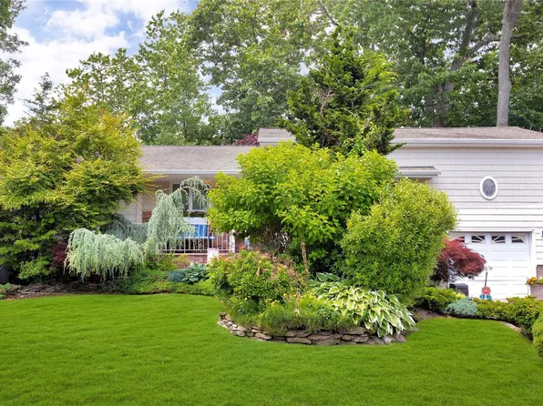 138 Longfellow Avenue, North Babylon, NY 11703