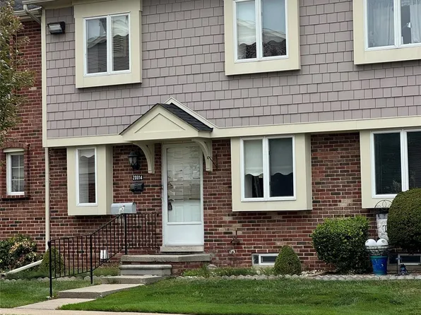 20014 N Great Oaks Cir #402, Clinton Township, MI 48036