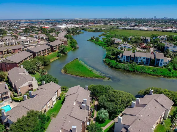 3220 69th St APT A8, Galveston, TX 77551