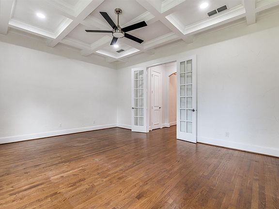 4th image of 3656 Asbury St