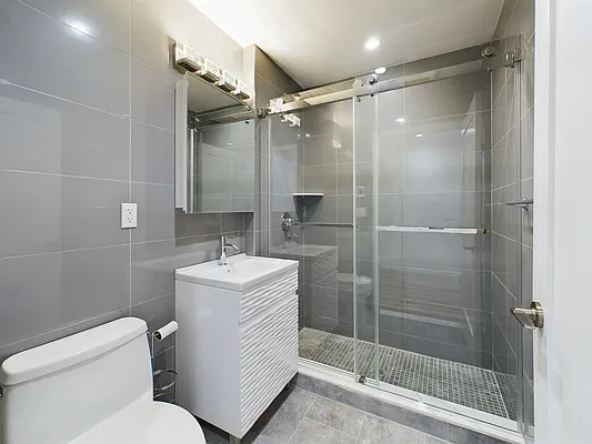 Rented by Bouklis Group | media 21