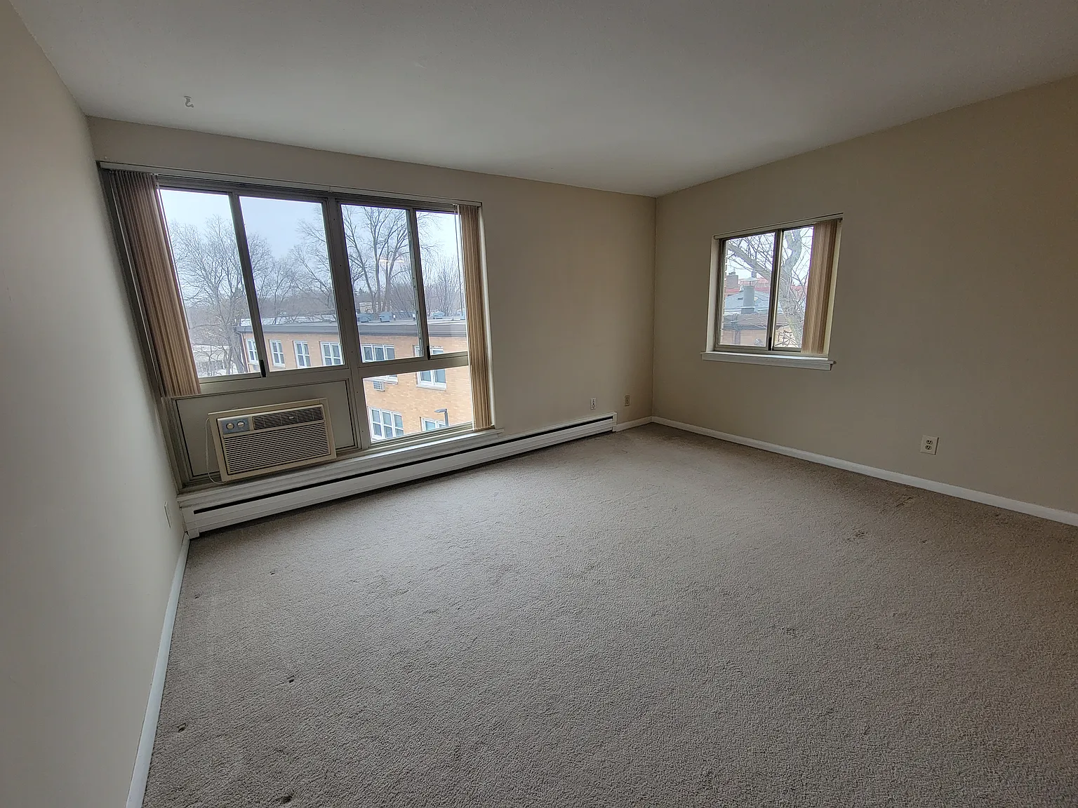 1 bed, 700 sqft, $1,200 — Photo 4