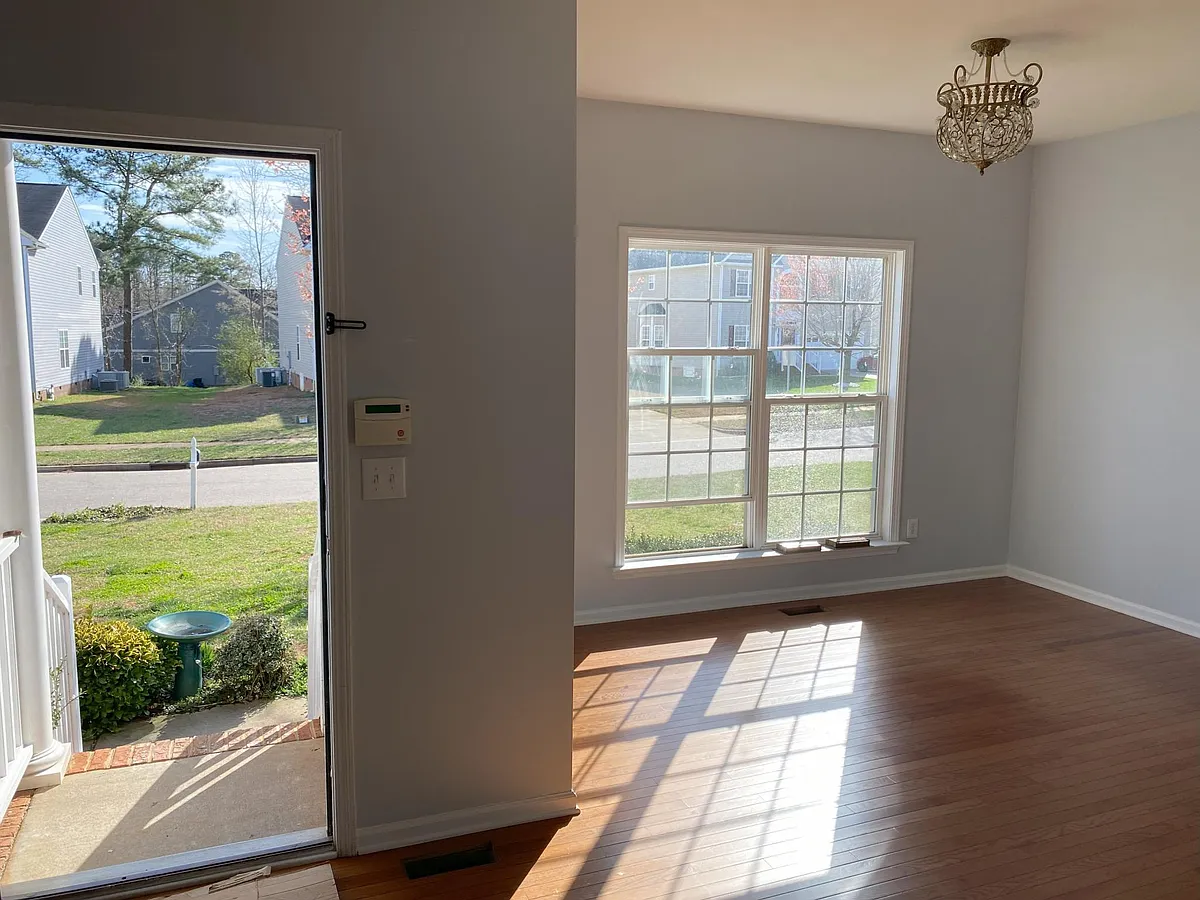 entrance - 1120 Chamberwell Ave