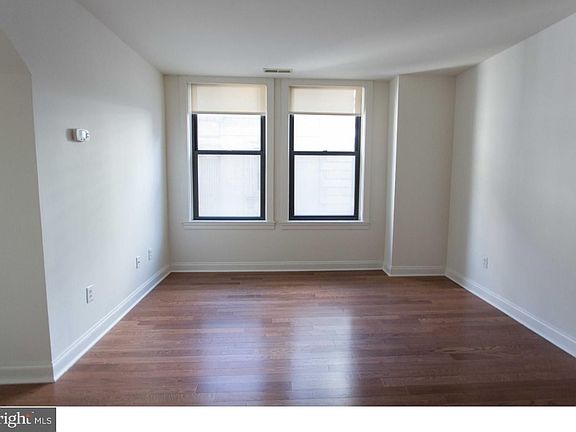 5th image of 1411-1 Walnut St #701