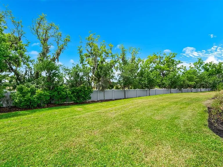 13744 Old Creek Ct — Photo 32