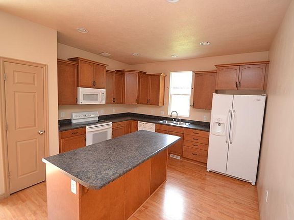 3rd image of 11606 S Roselawn Way