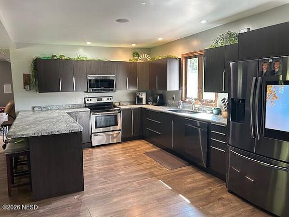 4th image of 15417 Center Rd