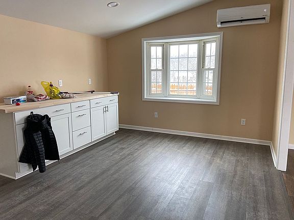 Sideboard and eat-in 