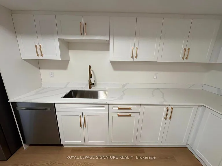 53 Bishop Ave #4 — Photo 21
