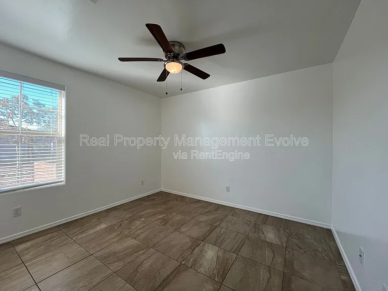 10402 N 9th Ave #1 — Photo 15