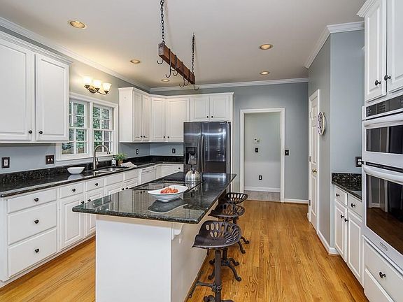 2nd image of 990 Berwick Ct
