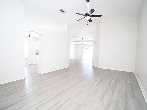 3rd image of 5865 Dandelion Ln