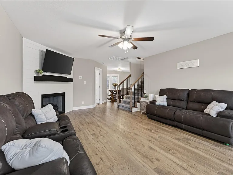 2361 Bridgeport Way — Photo 6