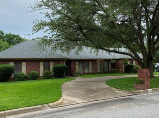 1180 E Oval Dr, Athens, TX 75751