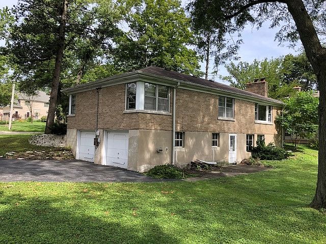 2nd image of 305 Lorraine St