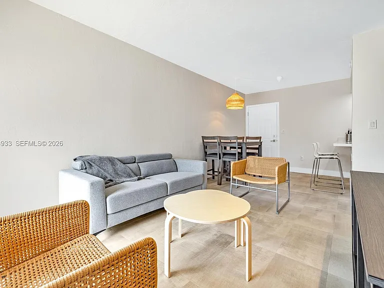 290 Sunrise Dr #312 — Photo 4