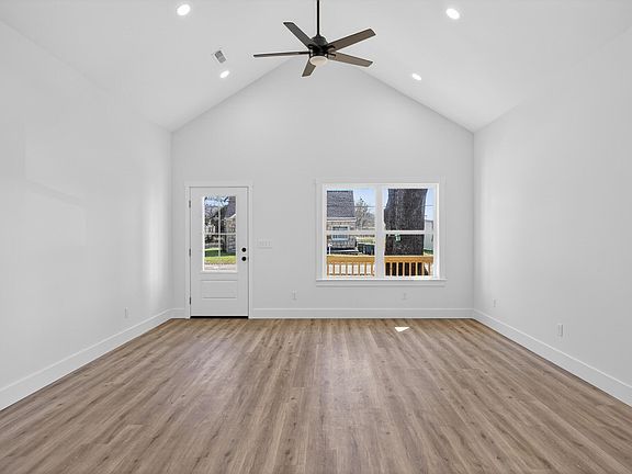 5th image of 3105 Wood Ave