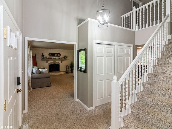 2nd image of 5641 Weymouth Dr
