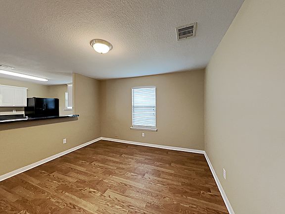 5th image of 7039 Rosebud Hollow Ln