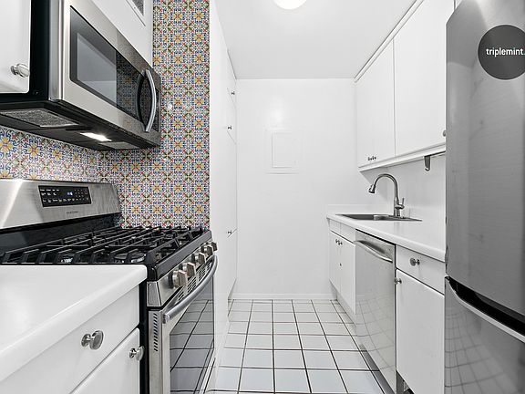 3rd image of 106 Central Park S APT 18M
