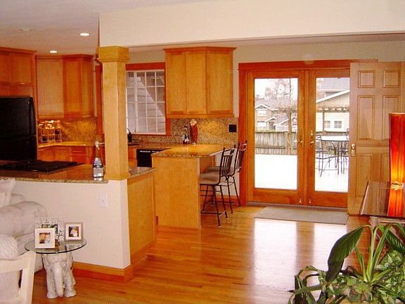 3rd image of 619 8th St S