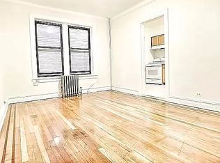 26-24 29th St #1A, Astoria, NY 11102