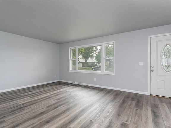 Enter in Large Living Room