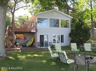 9637 Woodlawn Dr, Portage, MI 49002