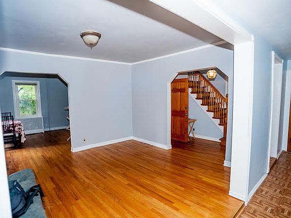 2nd image of 142 N Grove St