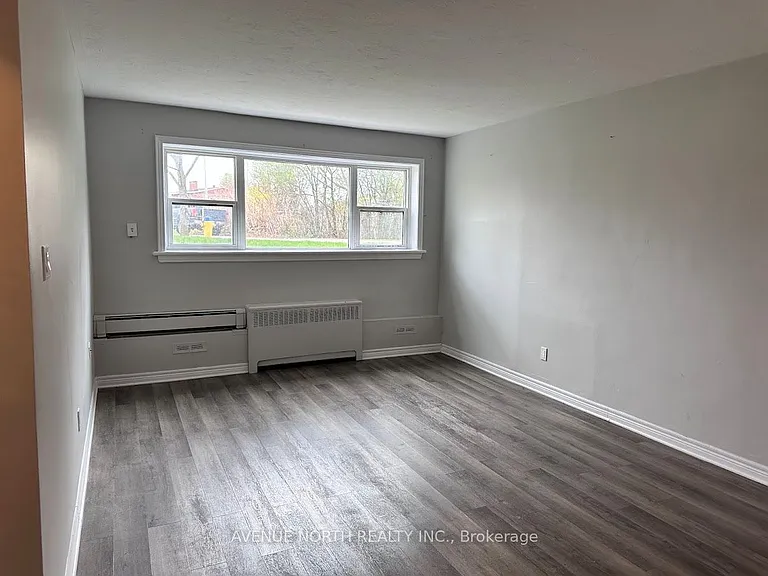 1170 Dover Cres #1 — Photo 4