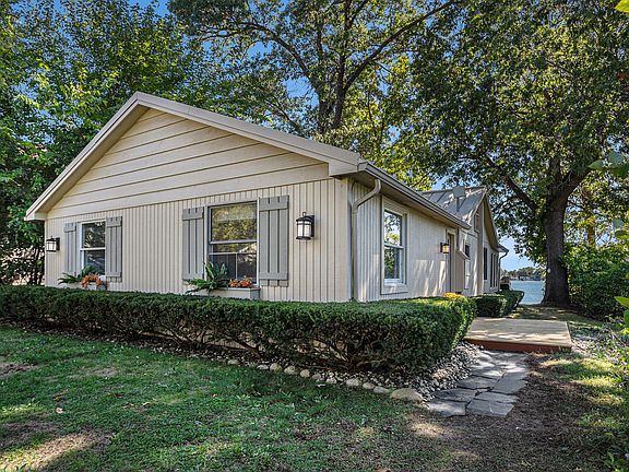3rd image of 10093 Woodlawn Dr