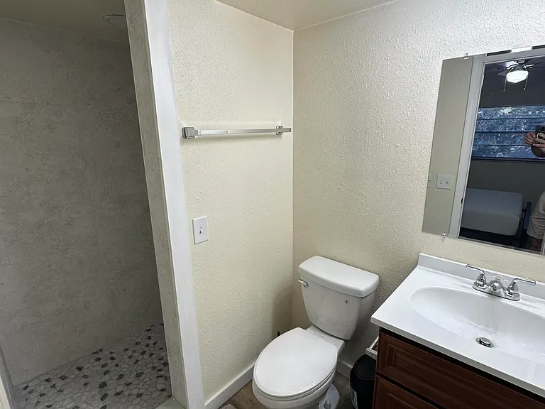 565 Jackson Ave — Photo 13