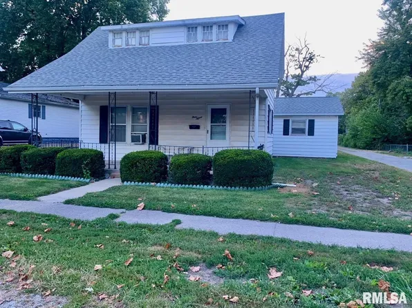 315 N Dye St, Virden, IL 62690