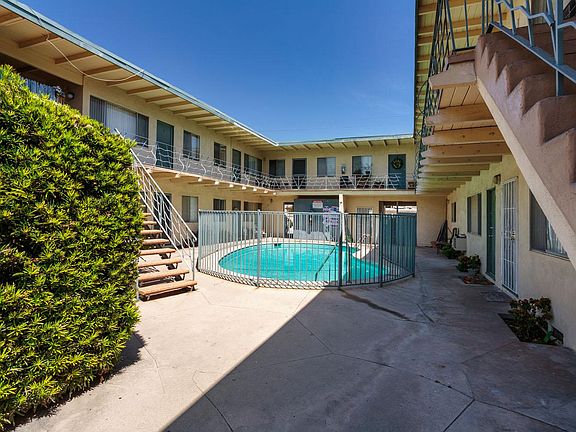 2nd image of 5418 Willowcrest Ave #8