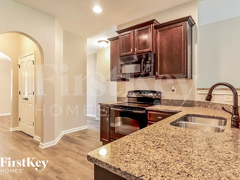 321 Reed Way — Photo 5