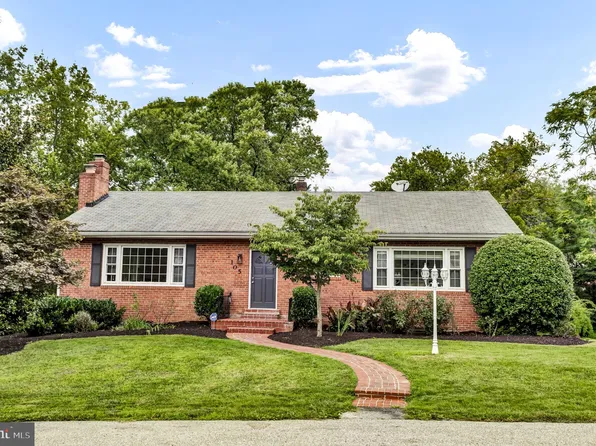 105 Panorama Dr, Oxon Hill, MD 20745