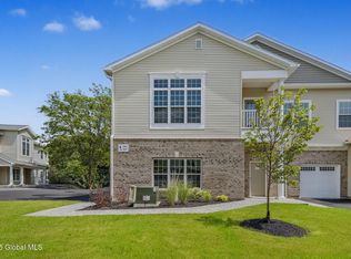 606 Valley Pointe Dr, Niskayuna, NY 12309