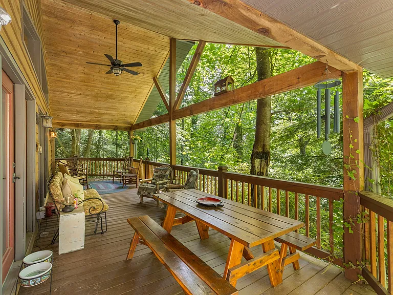 361 Wyanoak Rd — Photo 32