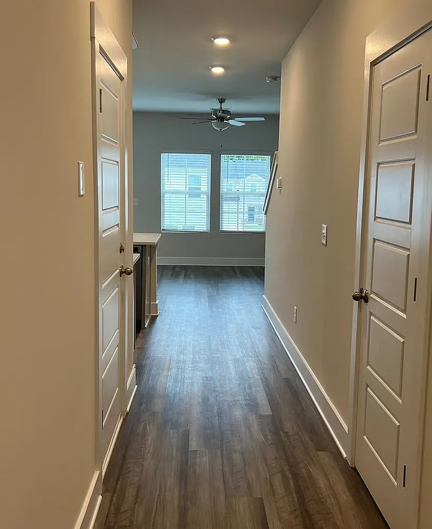 Desirable 3/2.5 Townhome Available Now! — Photo 2