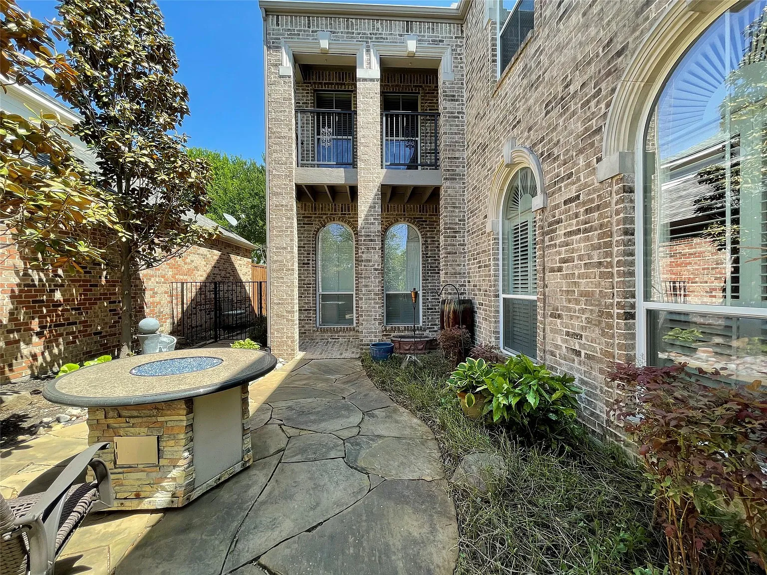 4 bed, 3.5 bath, 3340 sqft, $3,650 — Photo 2