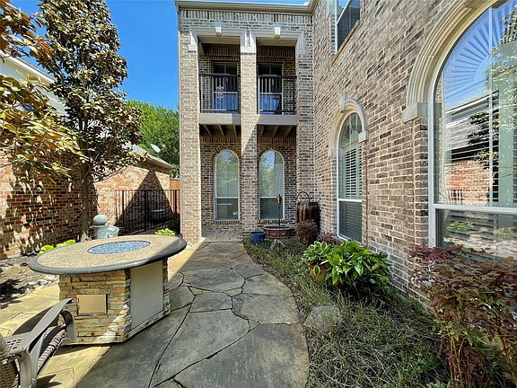 2nd image of 40 Emerald Pond Dr