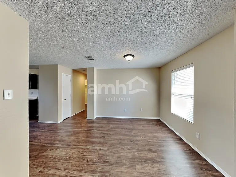 1430 Stewart Dr — Photo 5