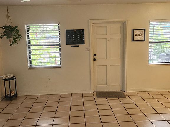 3rd image of 201 Columbia Dr APT 1