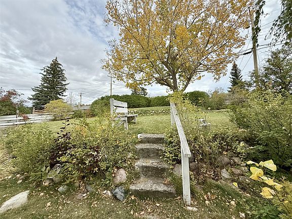 4th image of 233 4th Ave SW